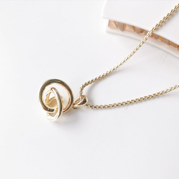 Kendra Scott Gold Pendant Necklace Presleigh Love Knot Jewelry - Picture 3 of 5